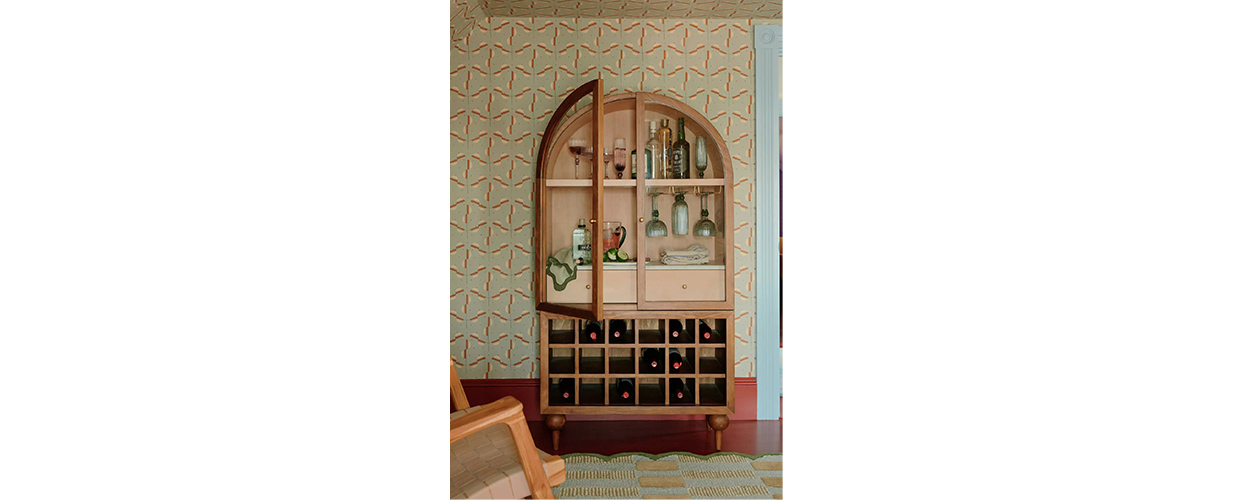 Tủ rượu Louis Cabinet